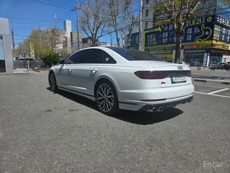 2023 Audi S8 с пробегом 17 932 км