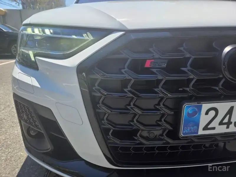 2023 Audi S8 с пробегом 17 932 км