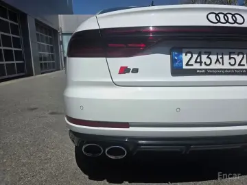 2023 Audi S8 с пробегом 17 932 км