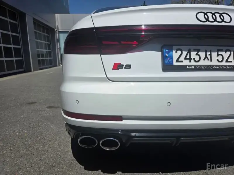 2023 Audi S8 с пробегом 17 932 км