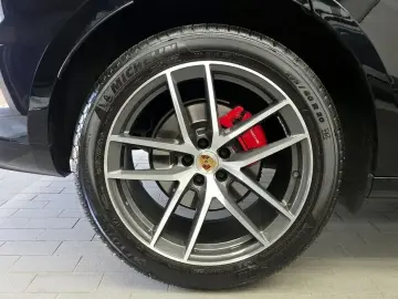 2023 Porsche Macan с пробегом 57 410 км