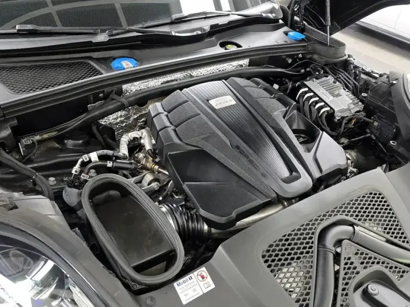 2023 Porsche Macan с пробегом 57 410 км