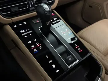 2023 Porsche Macan с пробегом 57 410 км