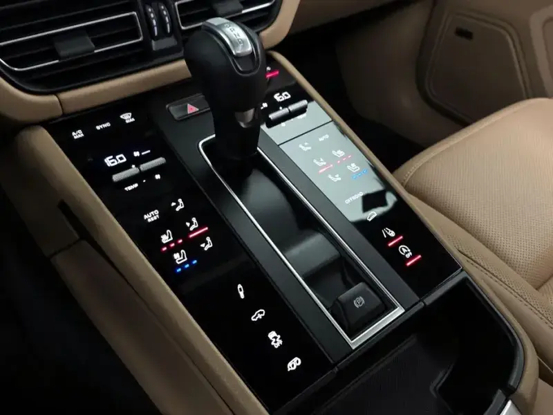 2023 Porsche Macan с пробегом 57 410 км