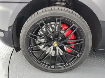 2022 Porsche Macan с пробегом 38 295 км
