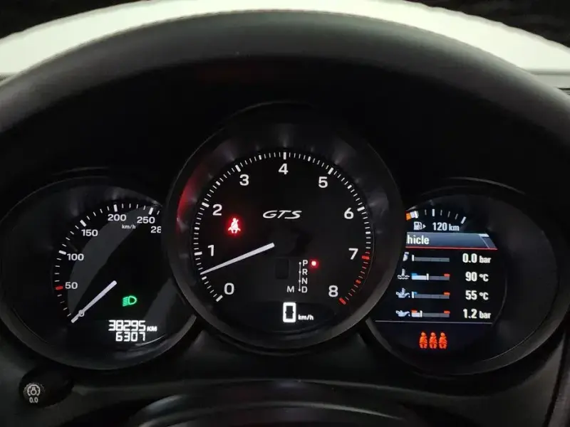 2022 Porsche Macan с пробегом 38 295 км