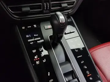 2022 Porsche Macan с пробегом 38 295 км
