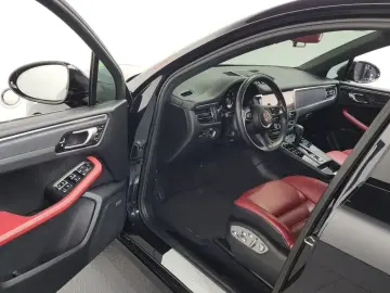 2022 Porsche Macan с пробегом 38 295 км