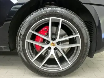 2023 Porsche Macan с пробегом 57 410 км