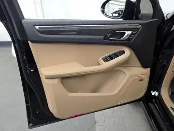 2023 Porsche Macan с пробегом 57 410 км