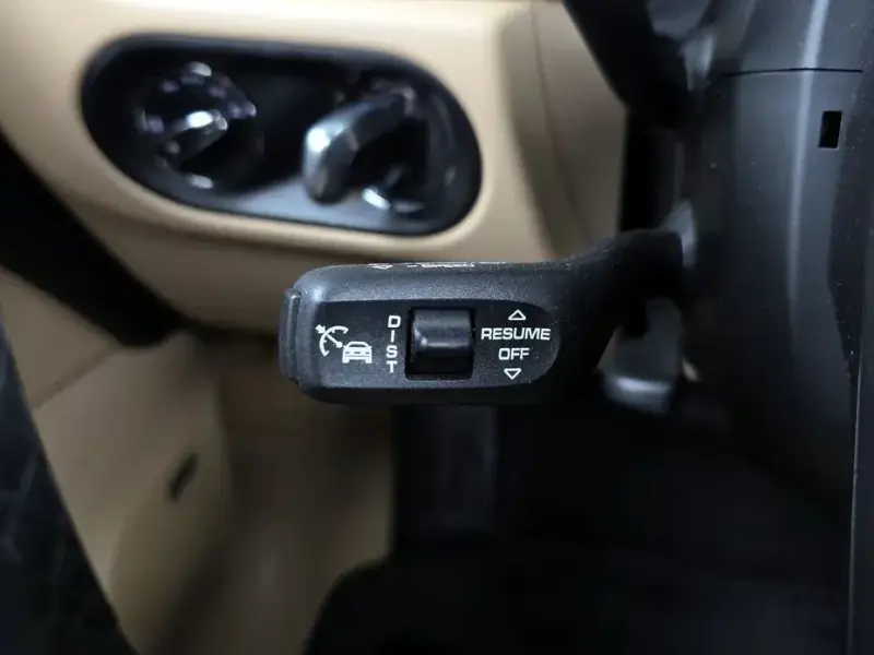 2023 Porsche Macan с пробегом 57 410 км