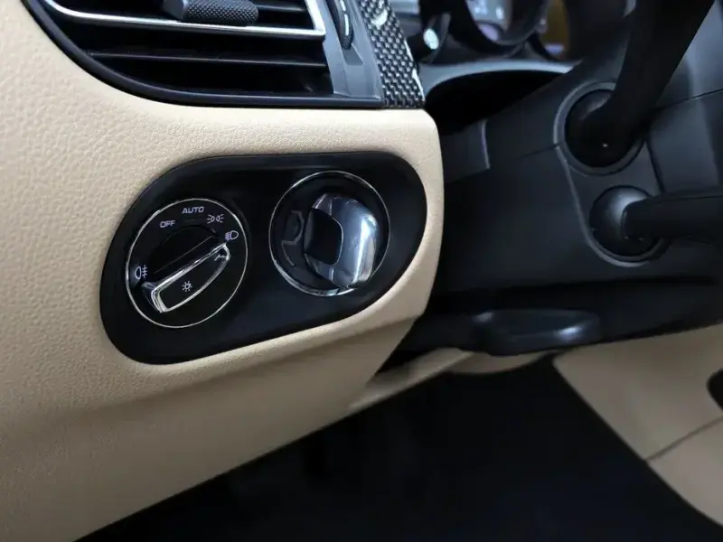 2023 Porsche Macan с пробегом 57 410 км