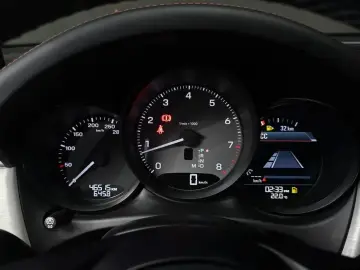 2023 Porsche Macan с пробегом 46 515 км