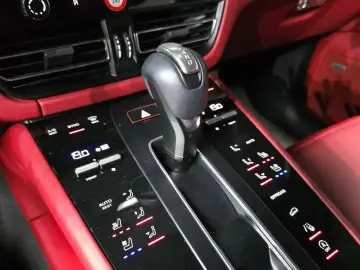 2023 Porsche Macan с пробегом 46 515 км