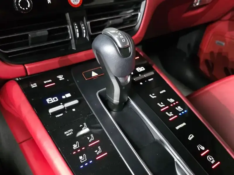 2023 Porsche Macan с пробегом 46 515 км