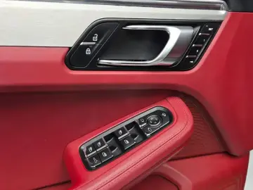 2023 Porsche Macan с пробегом 46 515 км
