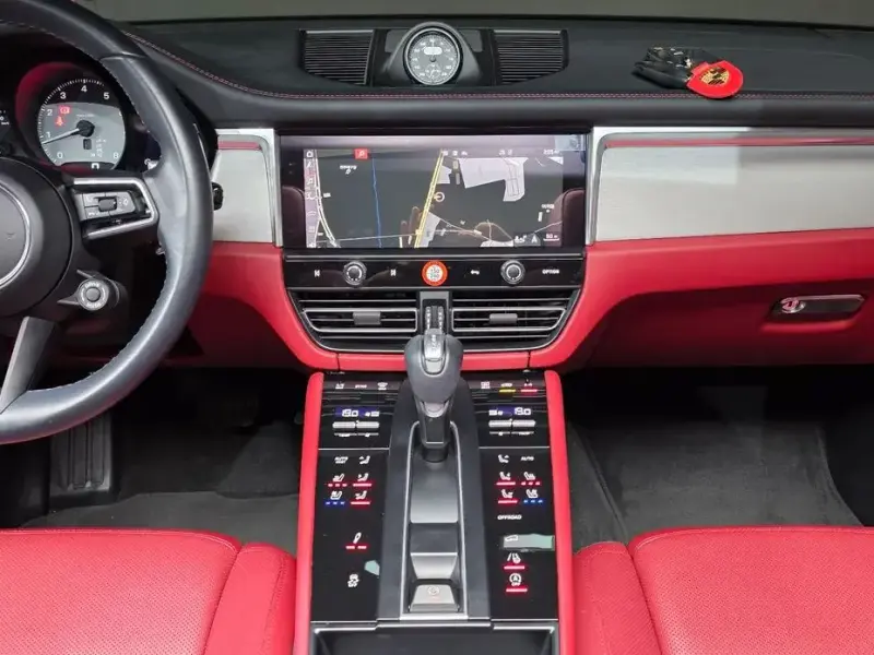 2023 Porsche Macan с пробегом 46 515 км