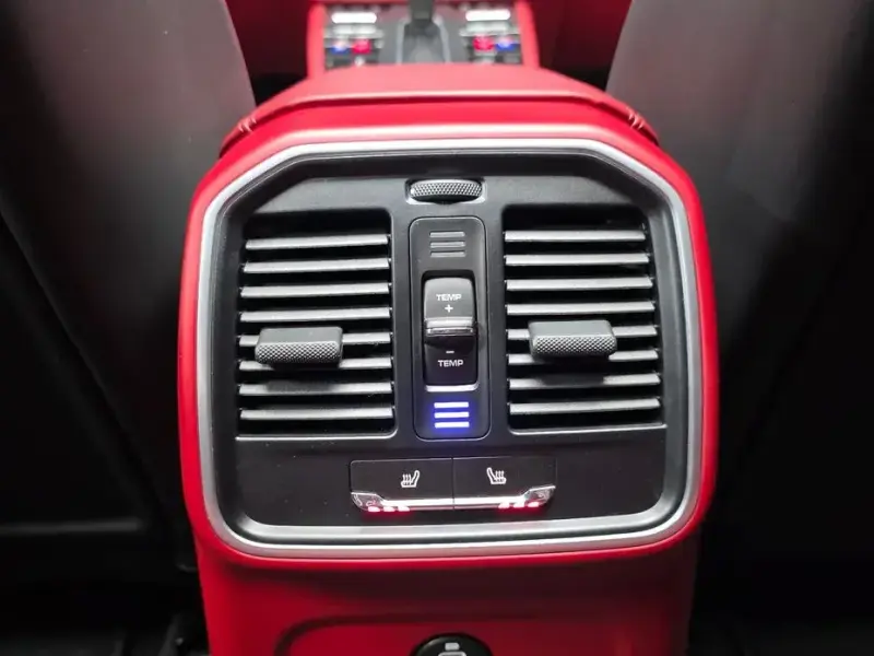 2023 Porsche Macan с пробегом 46 515 км