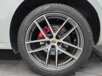 2023 Porsche Macan с пробегом 46 515 км