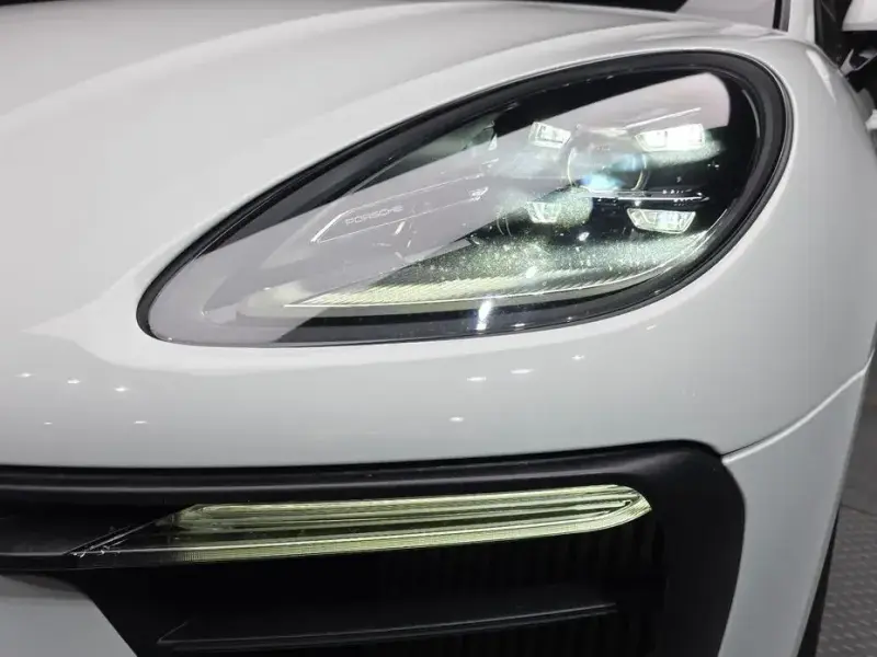 2023 Porsche Macan с пробегом 46 515 км