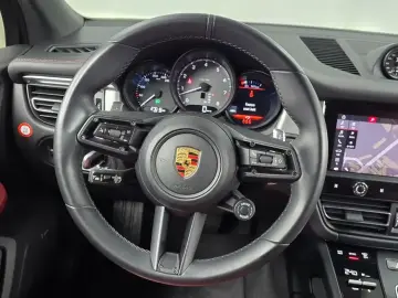 2022 Porsche Macan с пробегом 27 018 км