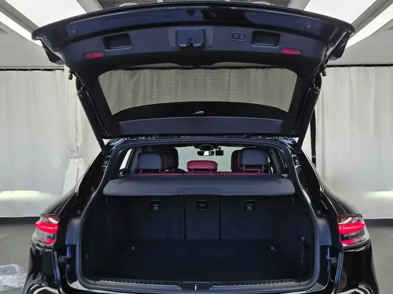 2022 Porsche Macan с пробегом 27 018 км