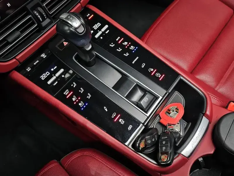 2022 Porsche Macan с пробегом 54 587 км