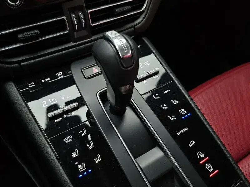 2022 Porsche Macan с пробегом 19 901 км