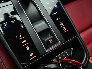 2022 Porsche Macan с пробегом 19 901 км