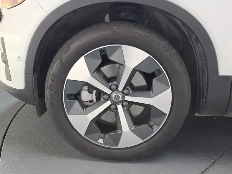 2023 Volvo XC40 с пробегом 30 538 км