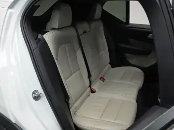 2023 Volvo XC40 с пробегом 30 538 км