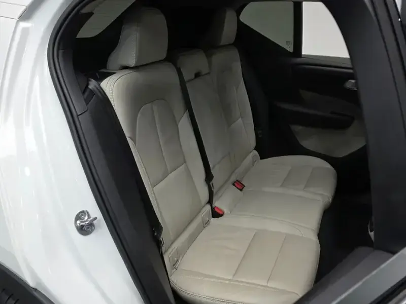 2023 Volvo XC40 с пробегом 30 538 км