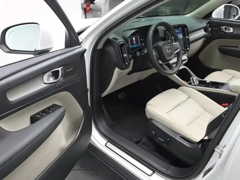 2023 Volvo XC40 с пробегом 30 538 км