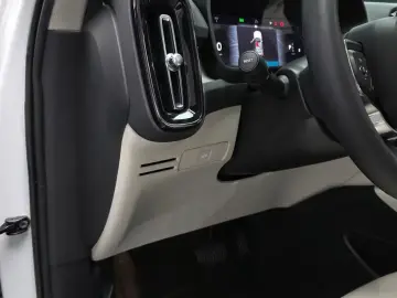 2023 Volvo XC40 с пробегом 30 538 км