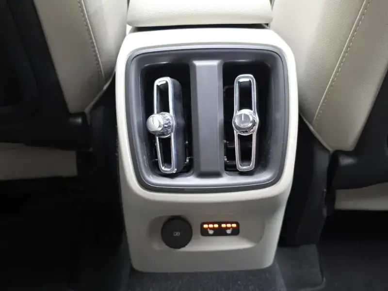 2023 Volvo XC40 с пробегом 30 538 км