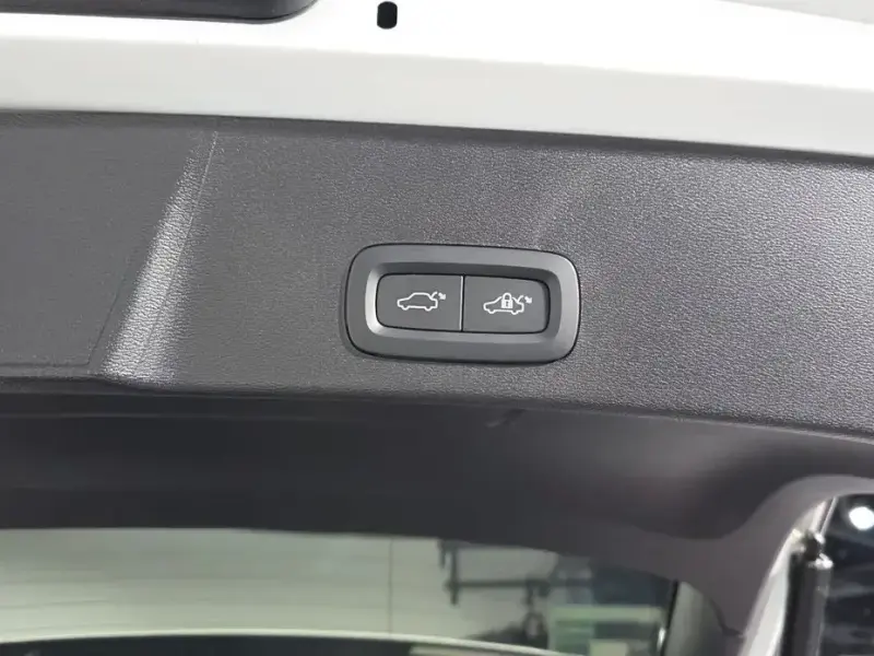 2023 Volvo XC40 с пробегом 30 538 км