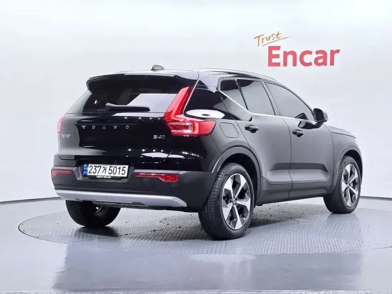 2023 Volvo XC40 с пробегом 24 769 км