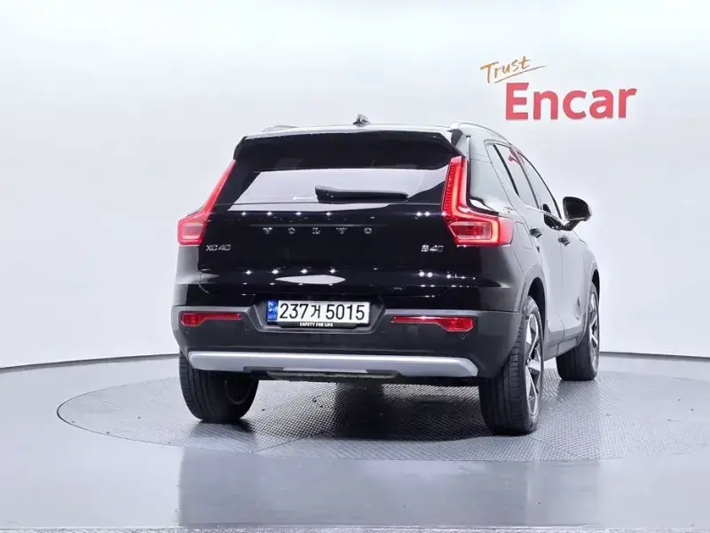 2023 Volvo XC40 с пробегом 24 769 км