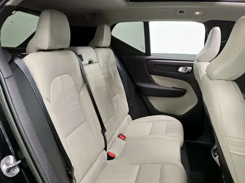 2023 Volvo XC40 с пробегом 24 769 км