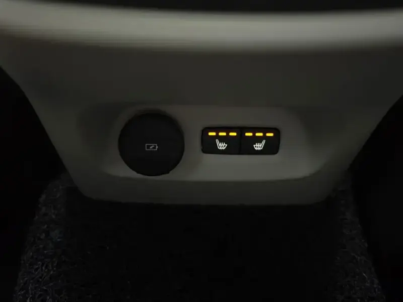 2023 Volvo XC40 с пробегом 24 769 км