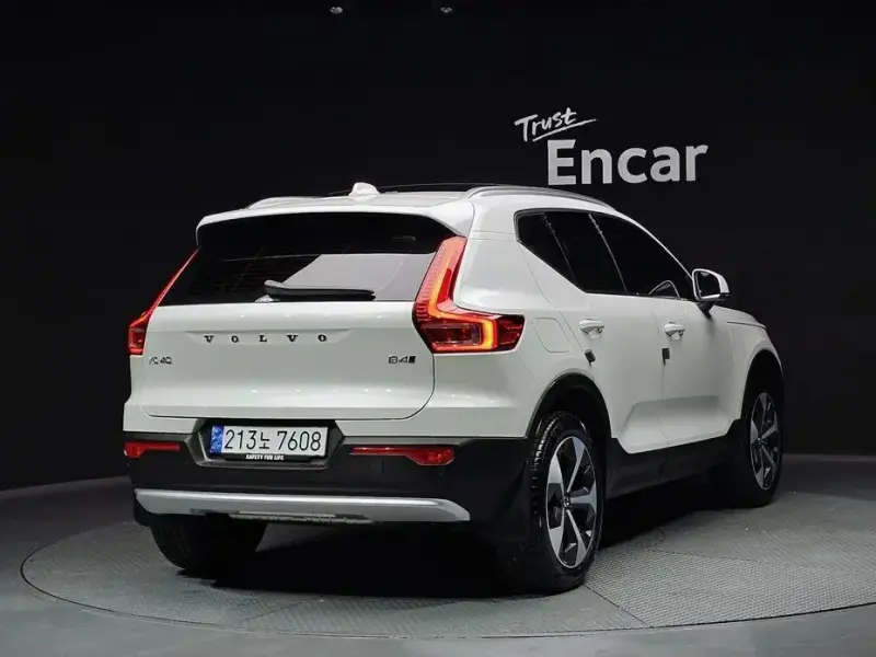 2024 Volvo XC40 с пробегом 4 285 км