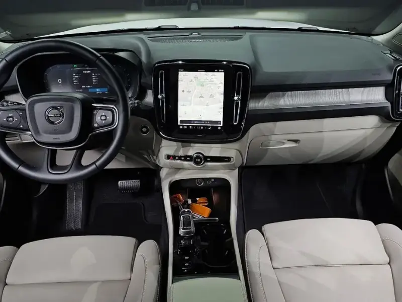 2024 Volvo XC40 с пробегом 4 285 км