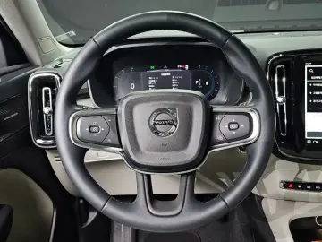 2024 Volvo XC40 с пробегом 4 285 км