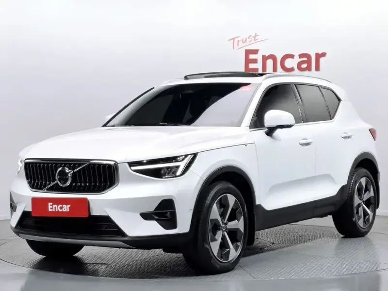 2023 Volvo XC40 с пробегом 14 386 км