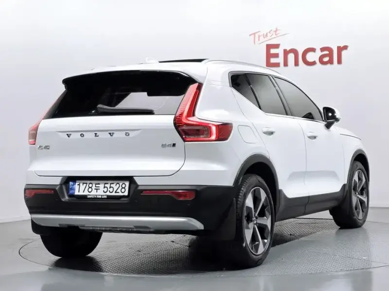 2023 Volvo XC40 с пробегом 14 386 км