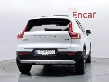 2023 Volvo XC40 с пробегом 14 386 км