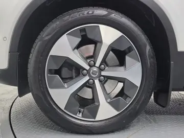 2023 Volvo XC40 с пробегом 14 386 км