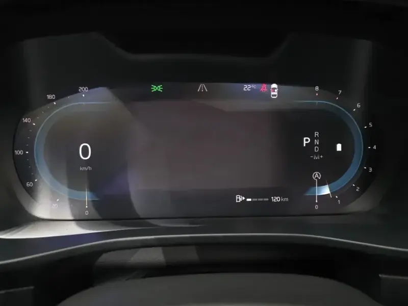 2023 Volvo XC40 с пробегом 14 386 км