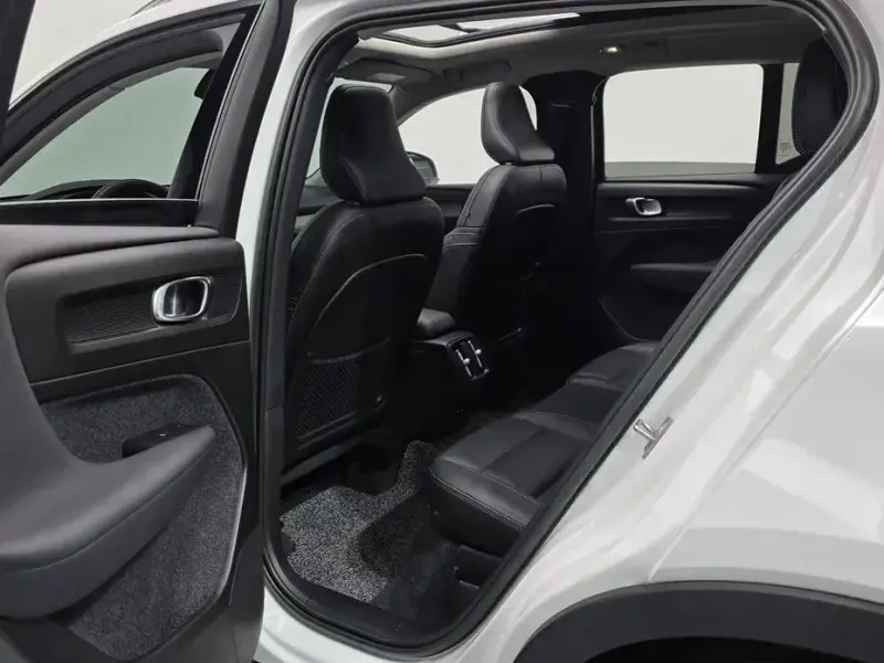 2023 Volvo XC40 с пробегом 14 386 км
