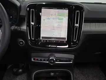 2023 Volvo XC40 с пробегом 14 386 км